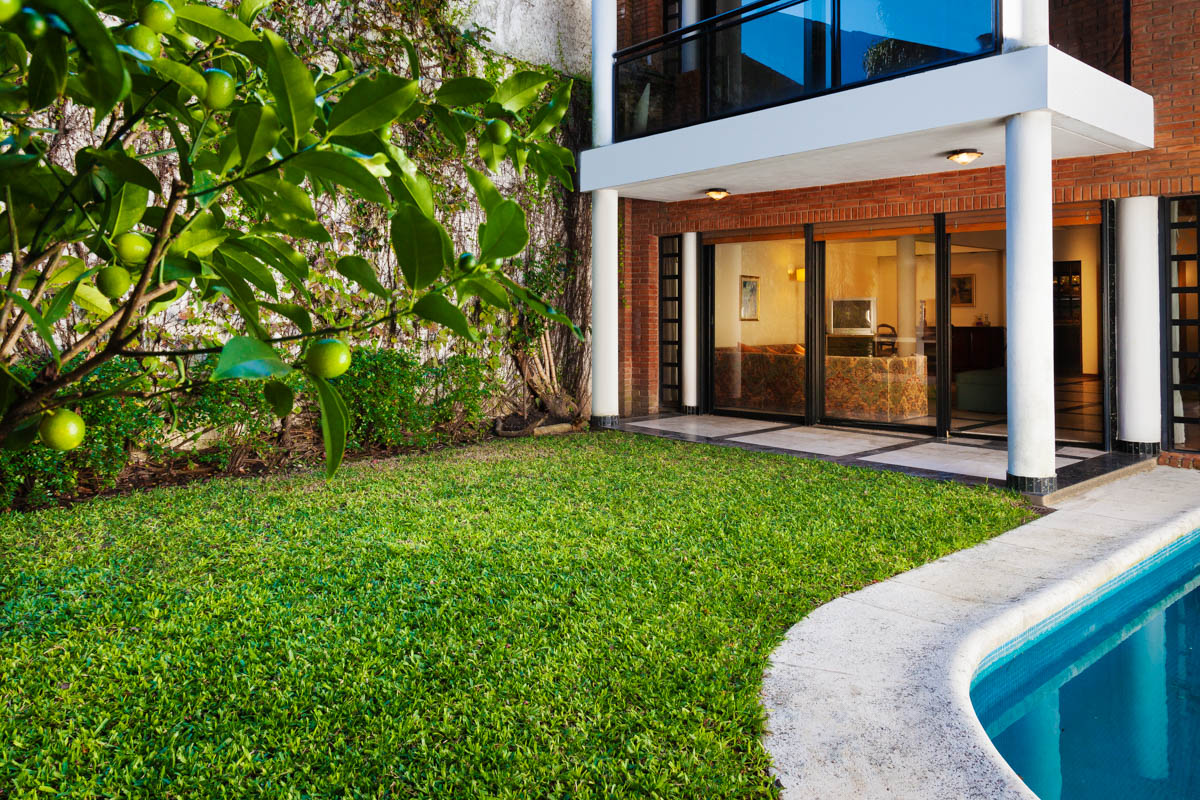 Foto de pileta, living room, jardin, quincho